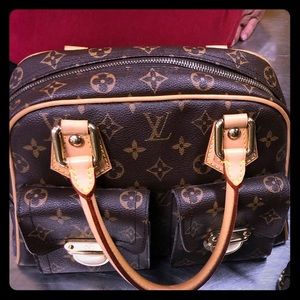 Very good condition, pen mark inside